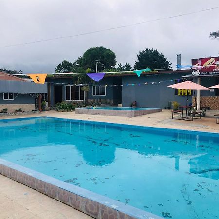 Isabella Hostel And Pool Alto Boquete Esterno foto