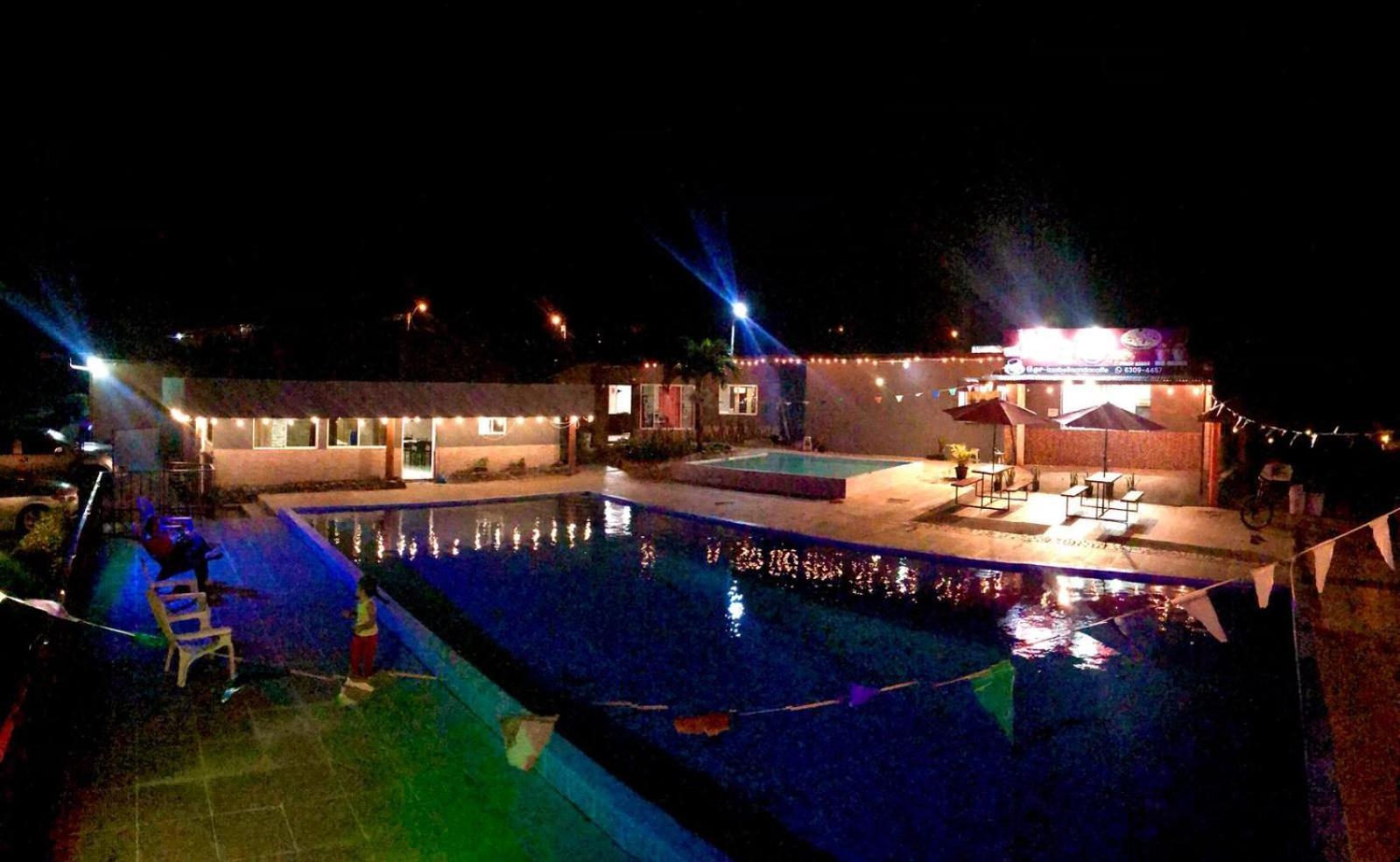 Isabella Hostel And Pool Alto Boquete Esterno foto